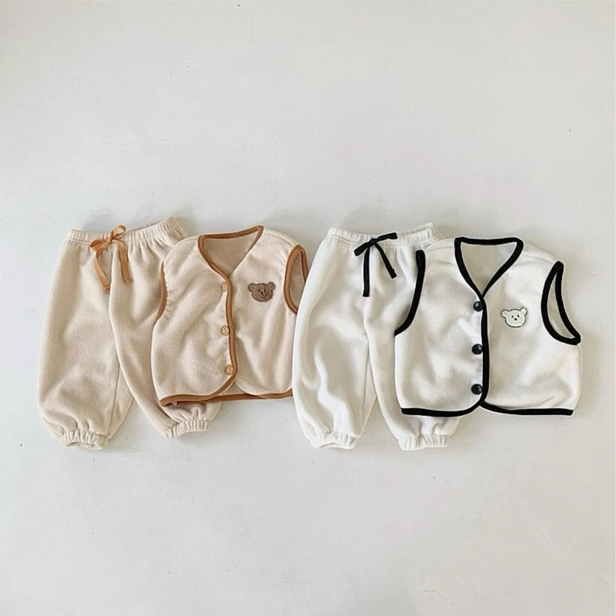 2025 شتاء جديد طفل أكمام الملابس مجموعة الفتيان الفتيات لطيف الدب سترة سترة السراويل 2 قطعة دعوى الرضع الصوف الدافئة وتتسابق