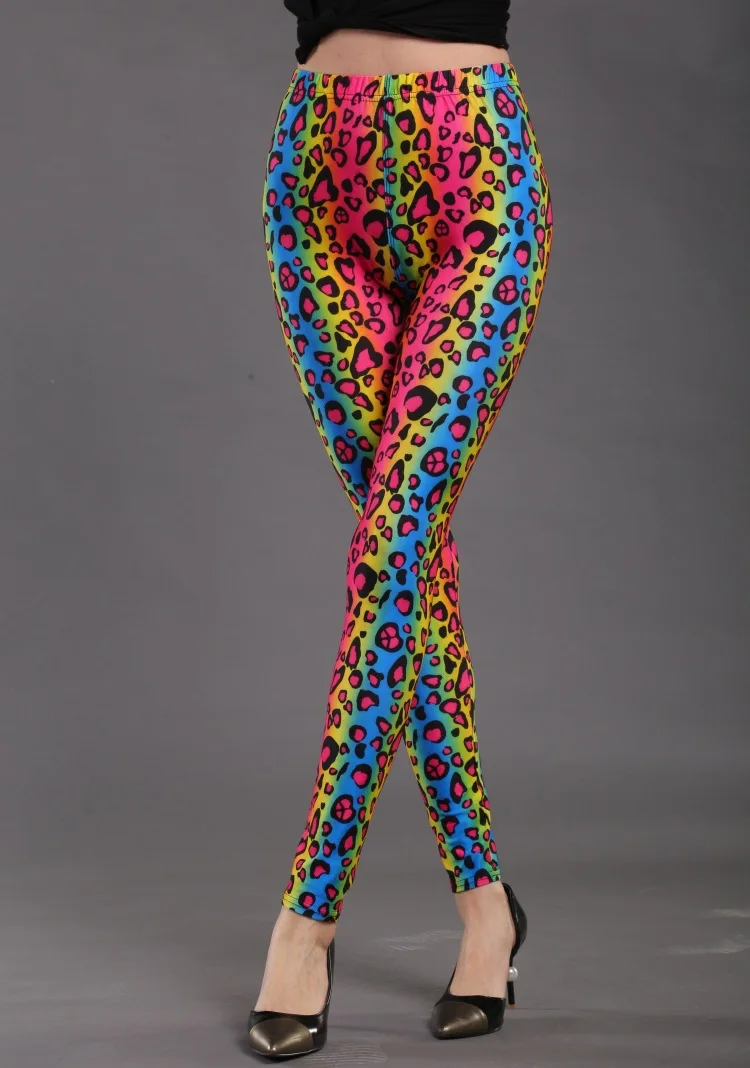 Damenmode, bedruckte Leggings, hoch elastische, schmale, figurbetonte Hosen, Streetwear, Graffiti-Muster, Stern- und Streifenmuster, Oberbekleidung, Hosen. – Detail 6