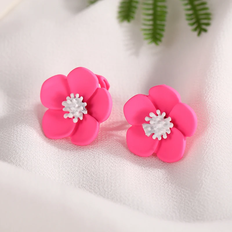 2023 Sweet Summer Soft Contrast Colorful Flower Clip on Earrings Non Pierced Asymmetrical Ear Clips Travel Party Jewelry Gifts