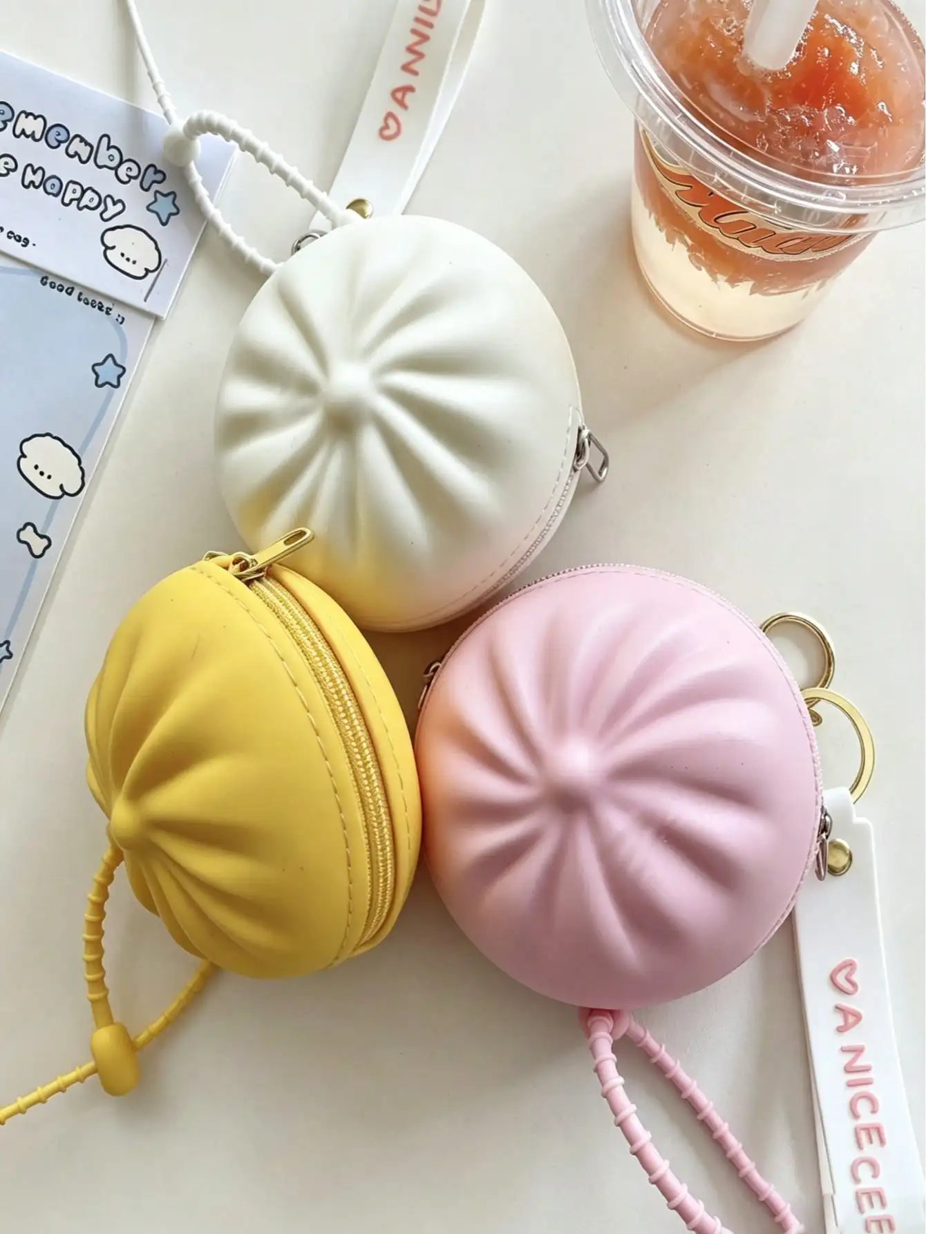 1 Piece of Exquisite and Cute Bun-Shaped Soft Silicone Coin Purse for Women with Keychain, Squeezable Storage Bag That Won'T Deform, Prevents Dust, Perfect as a Backpack Accessory, Simple Zipper Earphone Bag Pendant, Portable Design Storage Pouch, a Great Portable Storage Helper for Home, Outings, and Travel