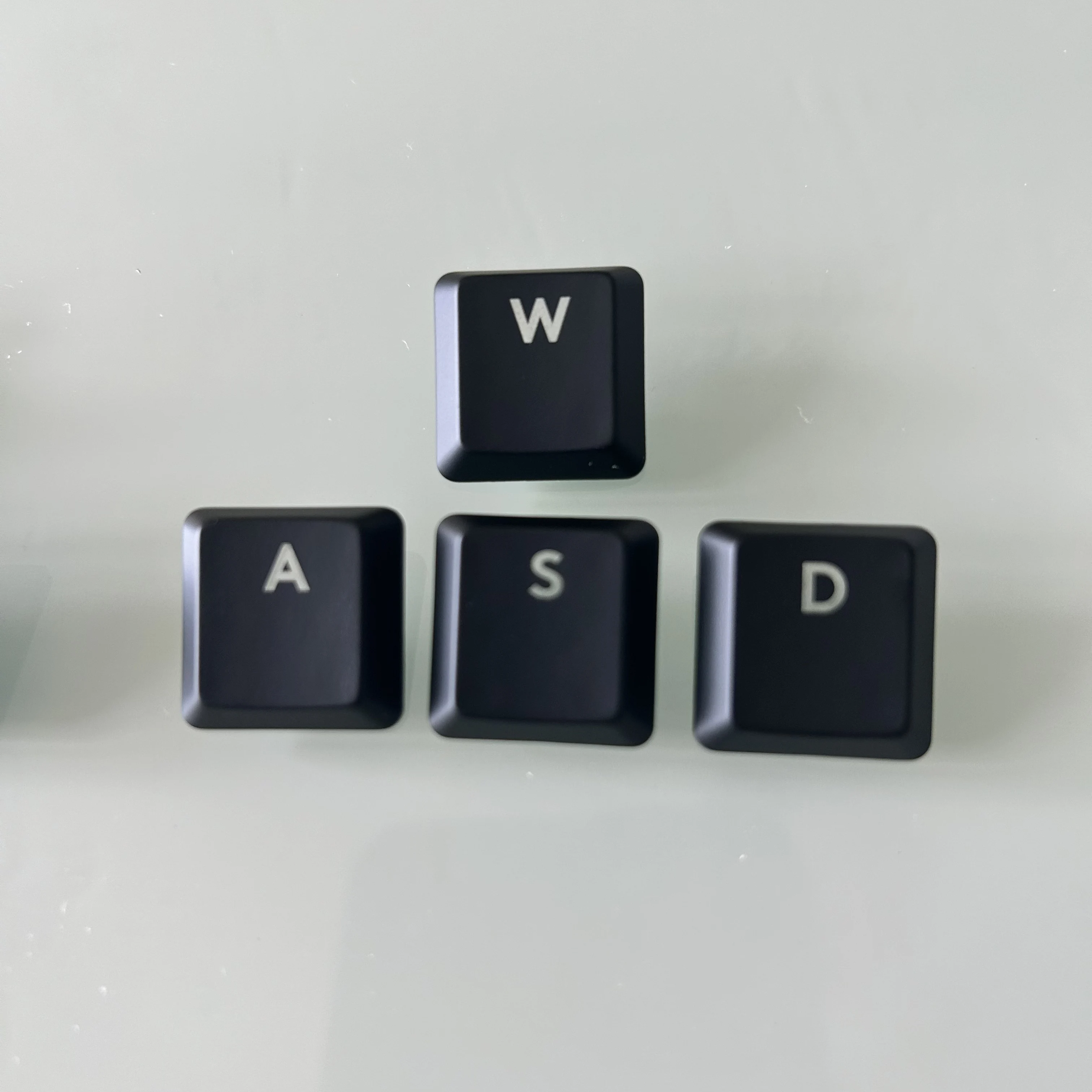 

ASDW, клавиши со стрелками, клавиши FN, сменные колпачки европейского сдвига для механических клавиатур Logitech G913/G915/TKL (черный/белый)