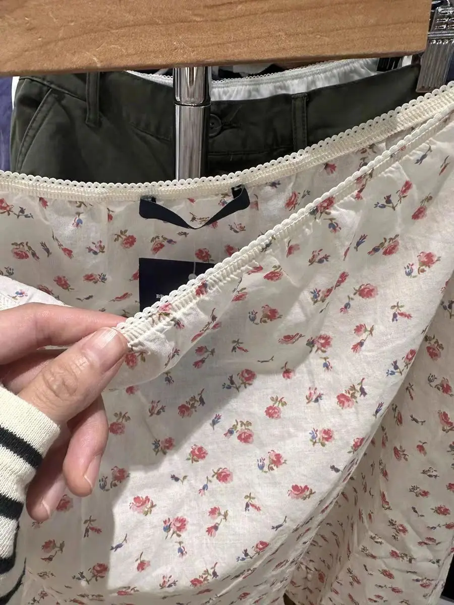 ชุดเซ็ตเสื้อแขนพองแต่งระบายลายดอกไม้สีชมพู กระโปรงทรงเอไลน์ปานกลางแต่งลูกไม้ ผ้าฝ้ายหวานหรูหรา ชุดเซ็ต 2 ชิ้น