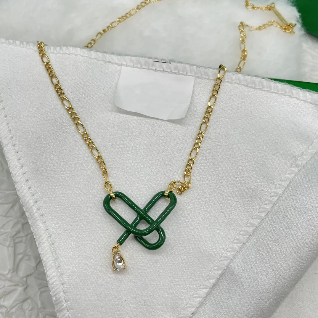 

New Designer Brand Green Paper Clip Enamel Pendant Necklace Gold Chain Woman Luxury Jewelry Party Trend