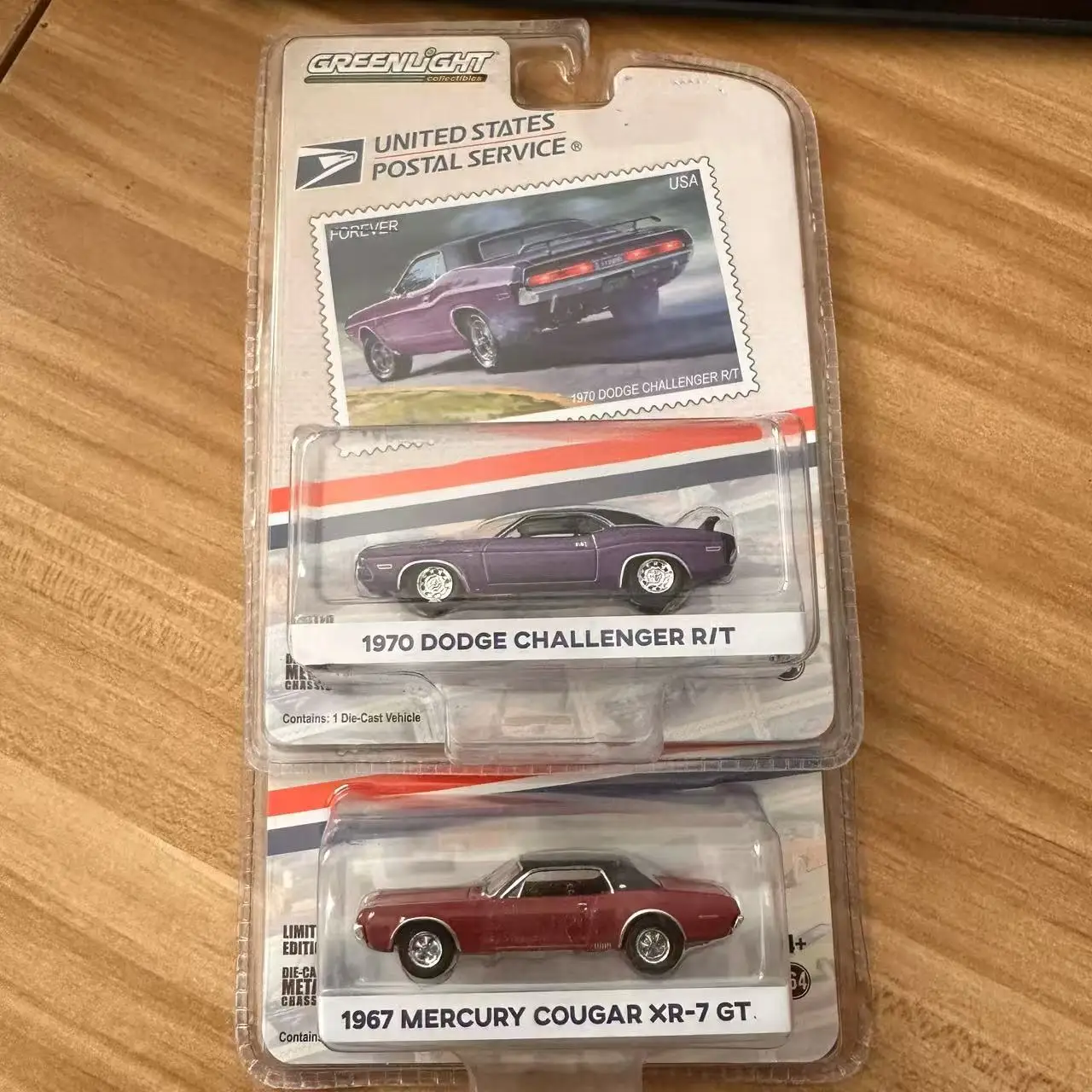 

1/64 Green Light Sedan Model Alloy Automobile Model Birthday Gift Collection Ornaments Brand New with Packaging