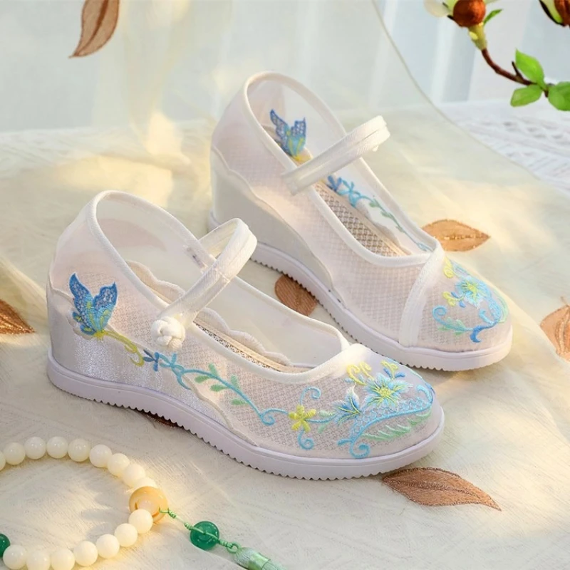 

2026 женские летние дышащие туфли Hanfu с белым и синим драконом в китайском стиле Q-289