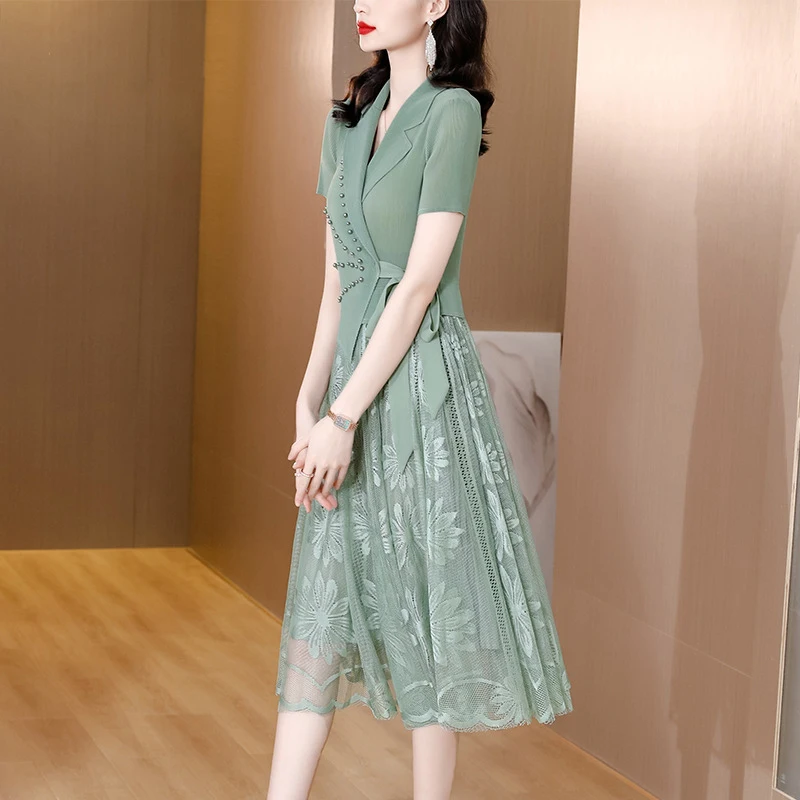 البدلة طوق اللباس المرأة الصيف تصميم جديد أناقة التطريز مطوي أعلى خياطة الأزياء شبكة ألف خط فساتين متوسطة الطول