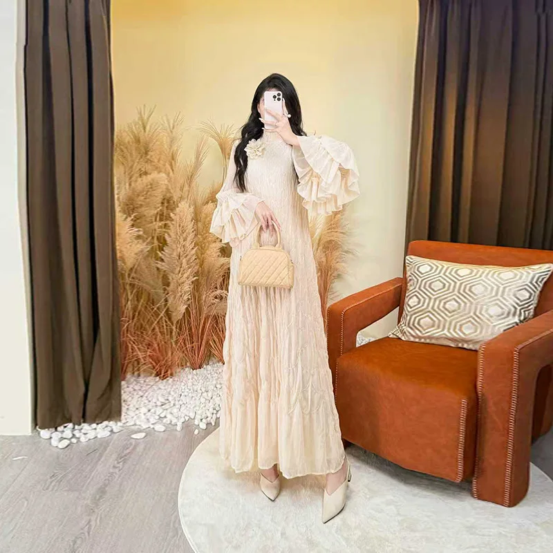 

Miyake Fold 2025 Autumn/Winter New Embroidered Long Dress with Wrinkles To Show Thinning Temperament and Flare Sleeve Dress