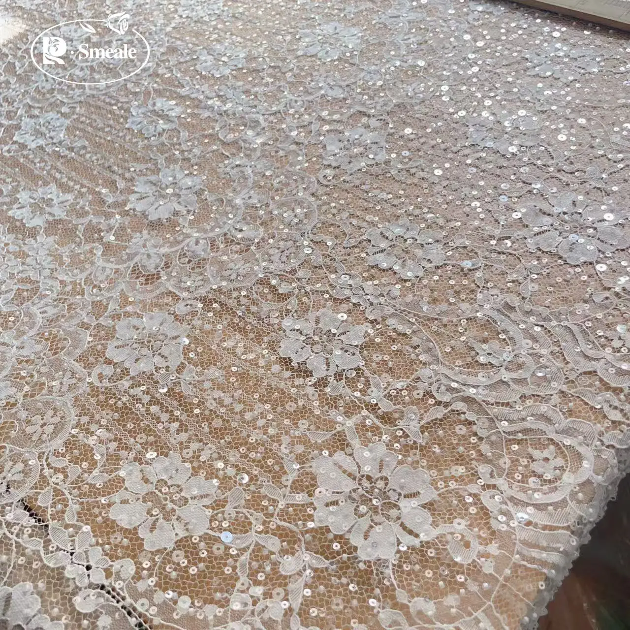 3Yards.NEUE Wimpernperlen Pailletten Spitzenstoff. Luxuriöses Abendkleid aus französischer Spitze. Hochwertige Maßanfertigung für Braut- und Hochzeitsstoffe. – Detail 4