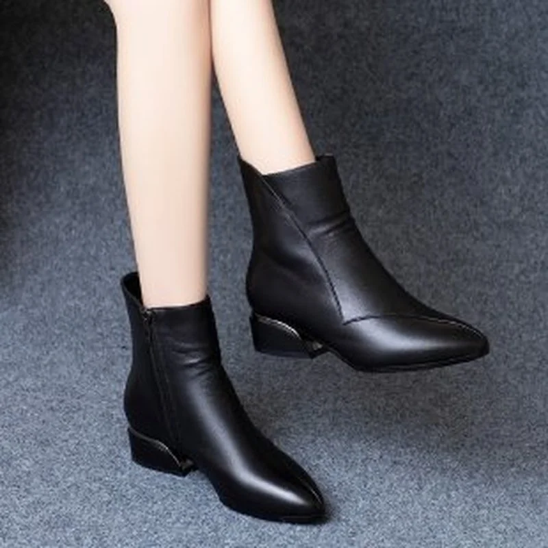 Small Short Boots Soft Leather Thick Heel Medium Heel 2022 Autumn and Winter New Women\'s Black All-match Comfortable Nude Boots