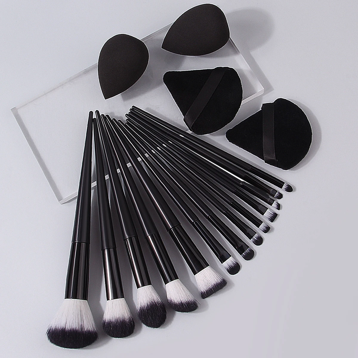 Conjunto de pincéis de maquiagem multifuncional profissional 17 peças, ovo de maquiagem macio e não pegajoso e sopro de pó triangular, ferramentas de maquiagem