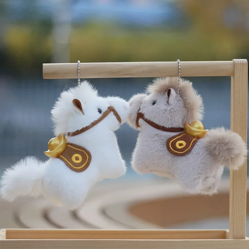 Adorable llavero de muñeco de peluche de caballo, colgante dorado Yuanbao, mascota del zodiaco chino para el año del caballo, regalo de fiesta, decoración del hogar y el coche