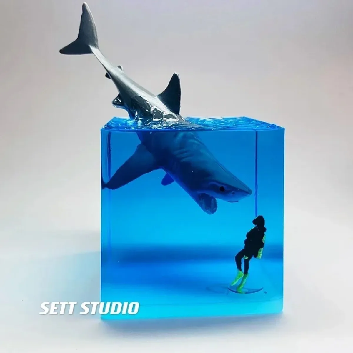 SETT STUDIO Whale Shark Humpback Diver Creative Decoration Fish Ocean Collector Toy Gift Adult Handmade Figure 4.5cm