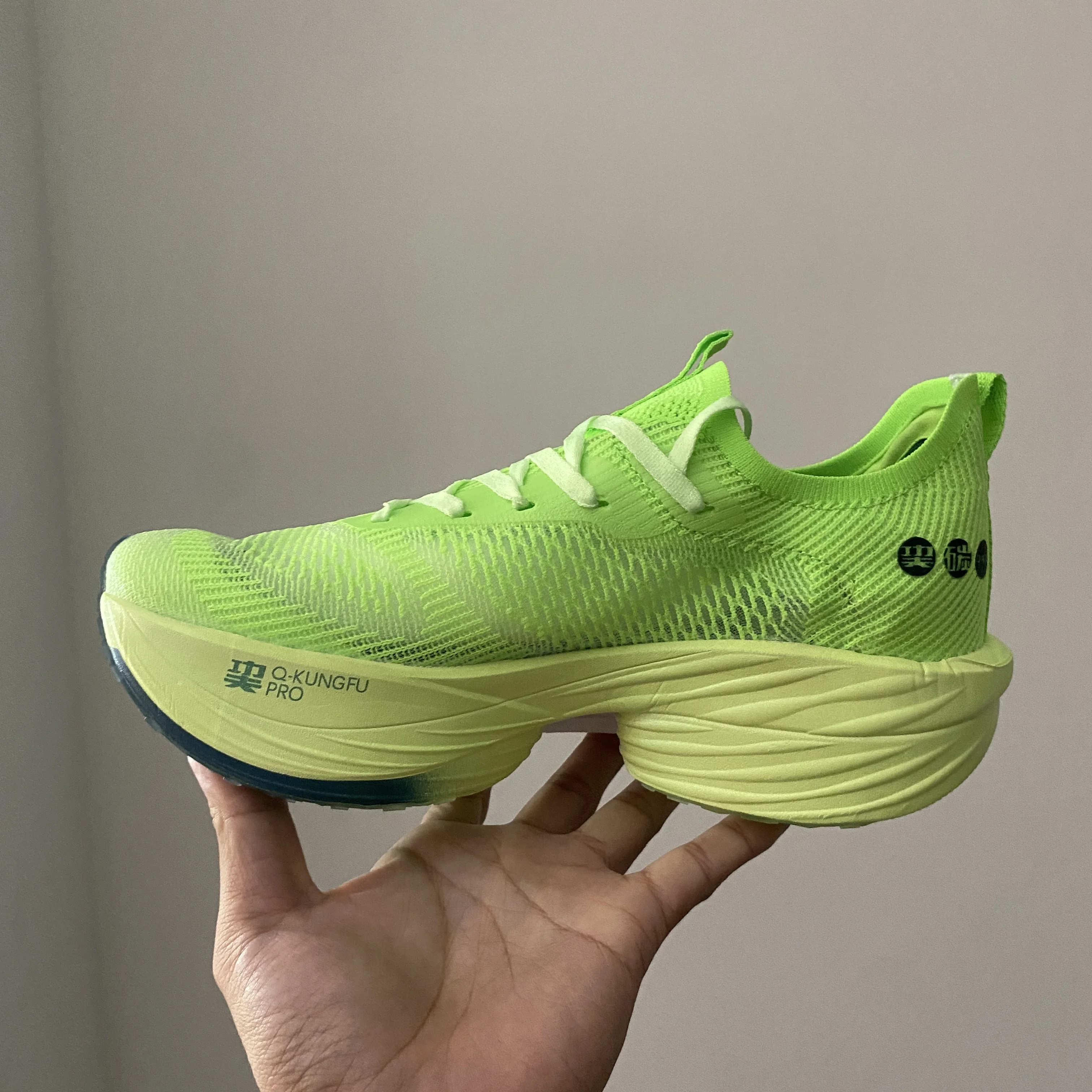 

Дышащие легкие мужские спортивные кроссовки из карбоновой пластины, мужские и женские удобные спортивные нескользящие кроссовки