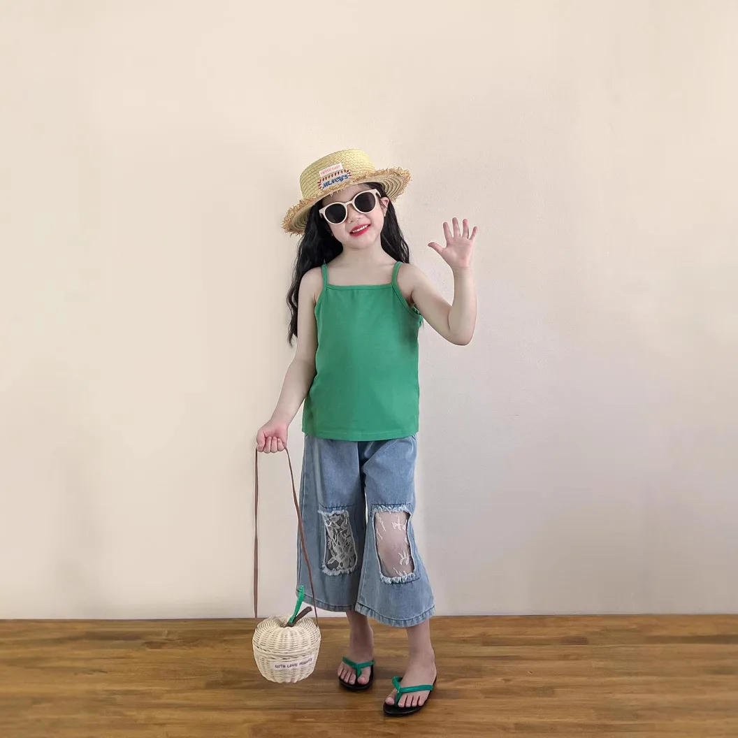 

Лето 2025 г., маленький свежий зеленый жилет на подтяжках для девочек, кружевные рваные джинсовые широкие брюки, зеленые детские брюки