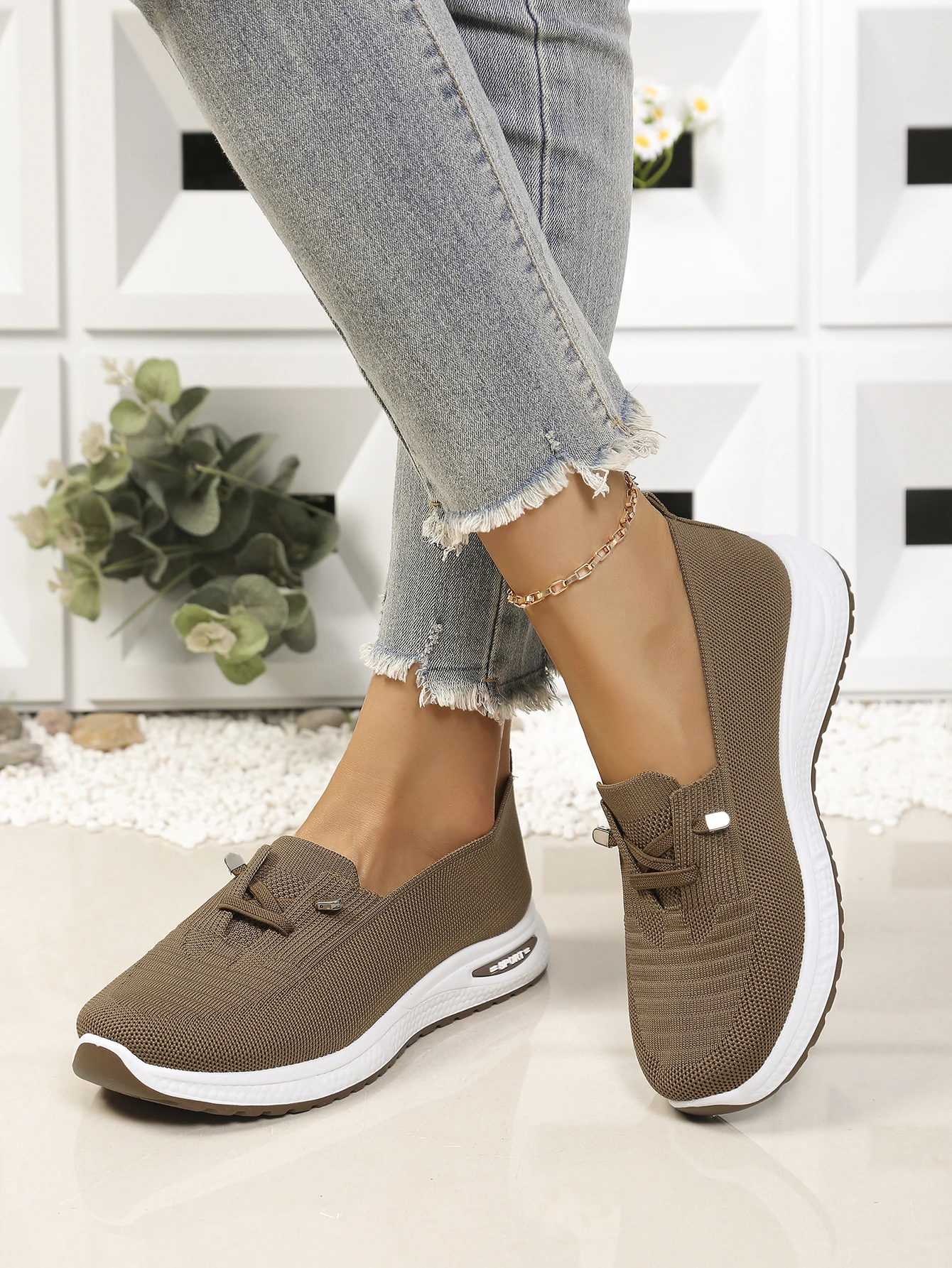 Atmungsaktive Mesh-Slip-On-Freizeitsneaker für Damen, leichte Plateau-Wanderschuhe, bequeme Alltagsschuhe für Mütter, 4 Farben erhältlich – Detail 5