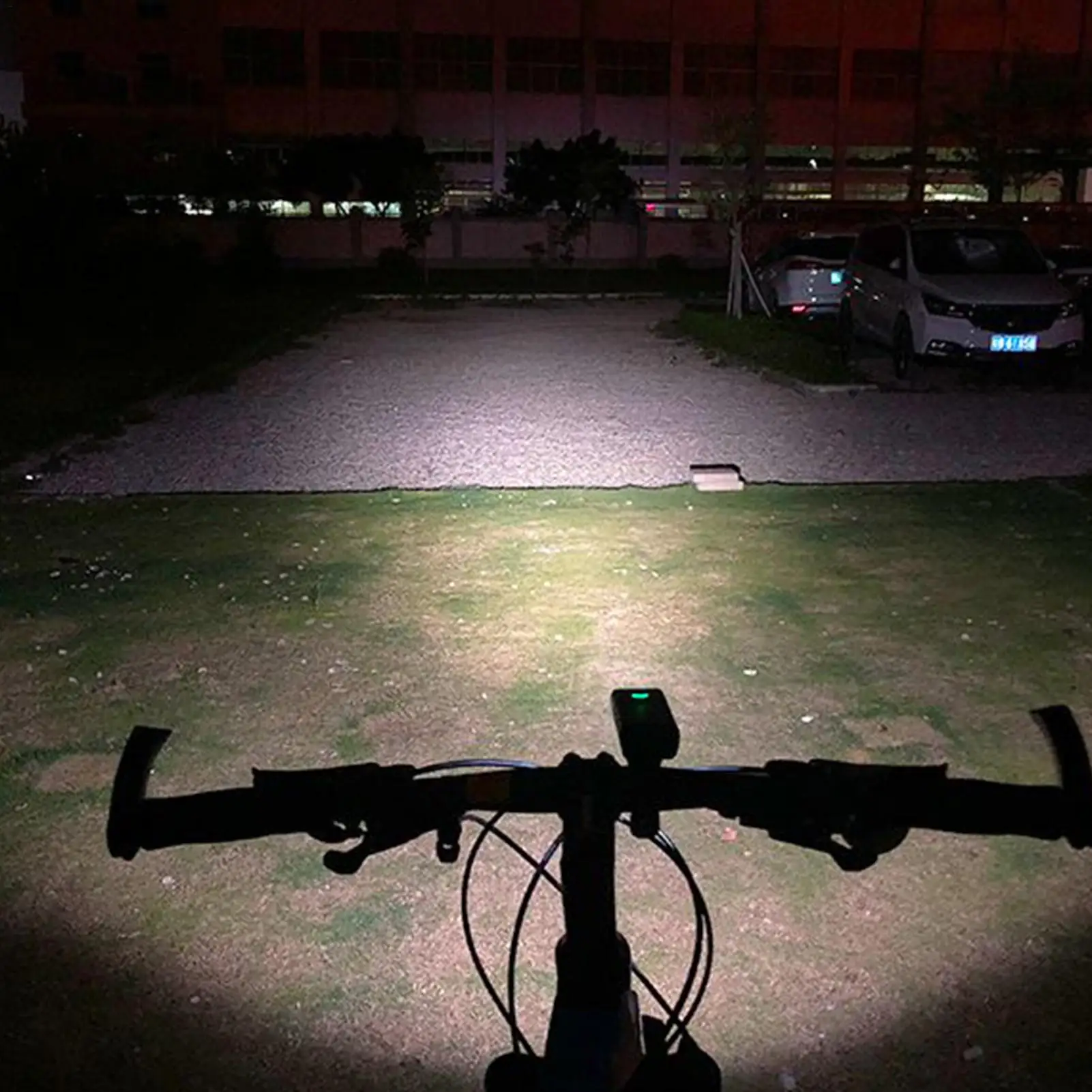 

Bike Headlight Bright Waterproof 360 Rotation Mountain Bike Light LED Headlight For Night Riding Road Cycling Commuting Outdoor