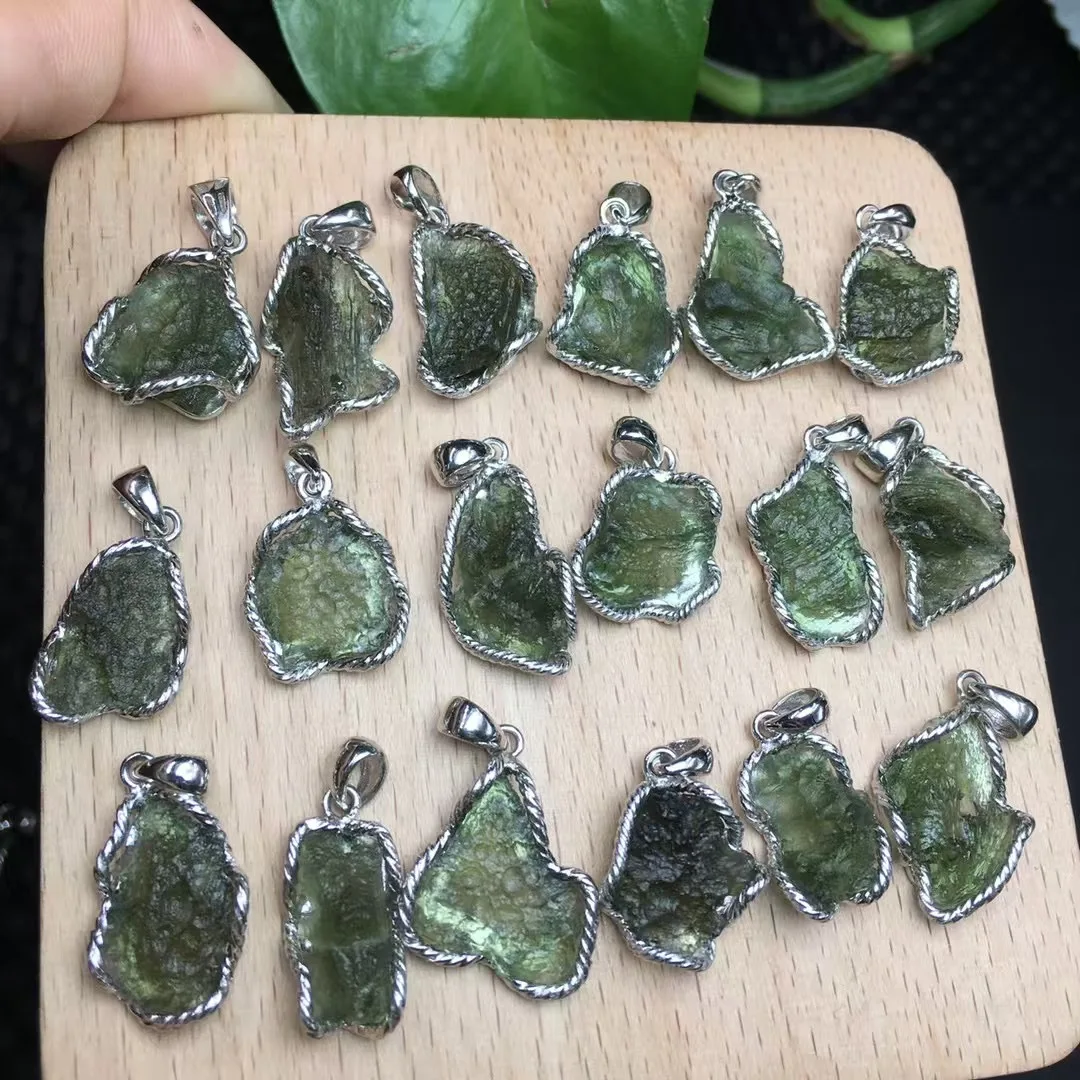 1 قطعة Fengbaowu الطبيعية الخام التشيكية مولدافيت قلادة 925 فضة غير النظامية الريكي أحجار استشفاء مجوهرات هدية للرجال والنساء #3