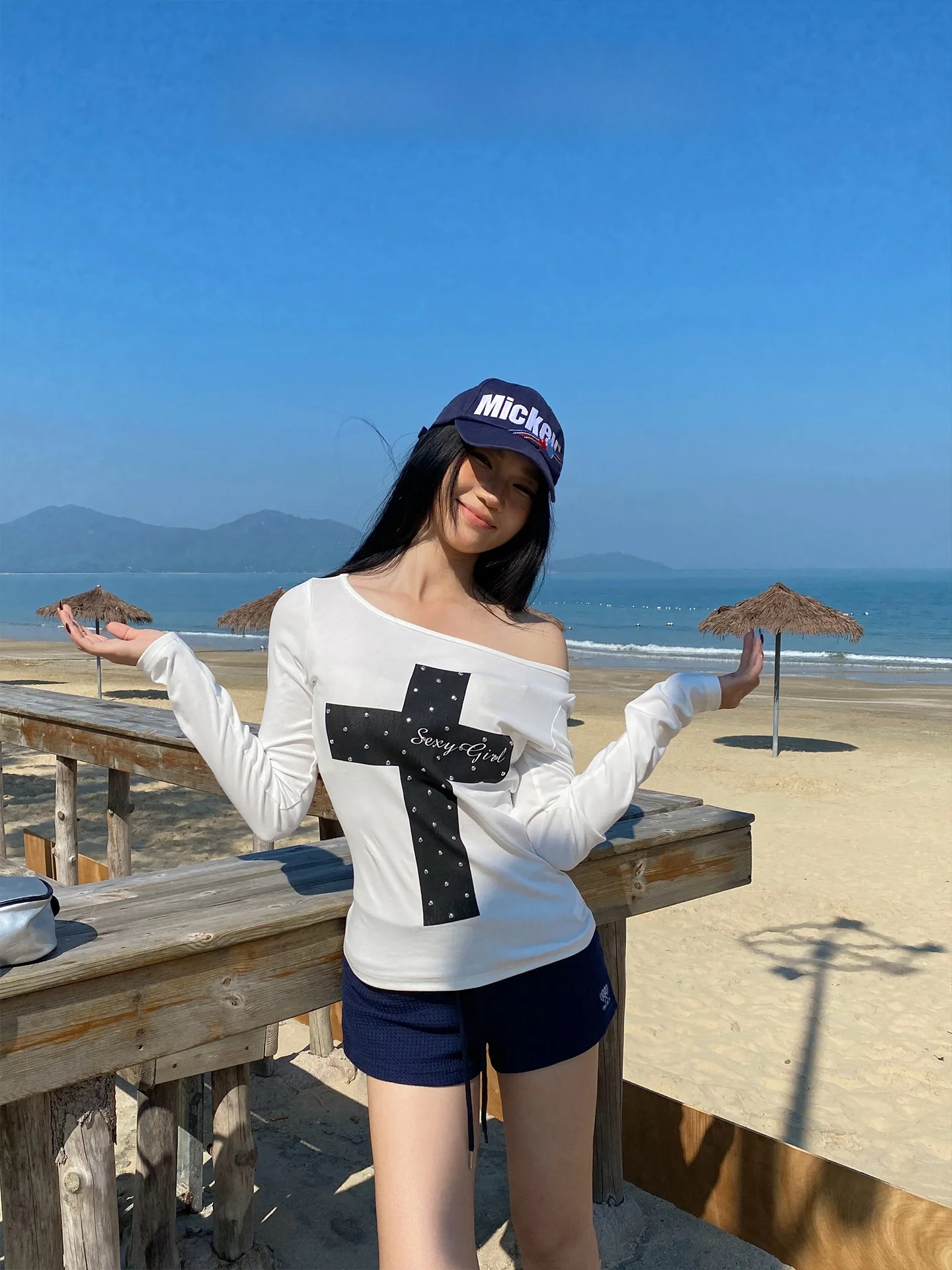 

Slim Fit Long Sve T-irt Women's Crossbody Rivet American Retro Hot Girl Base irt Inner Wear Spring Cotton Print Top