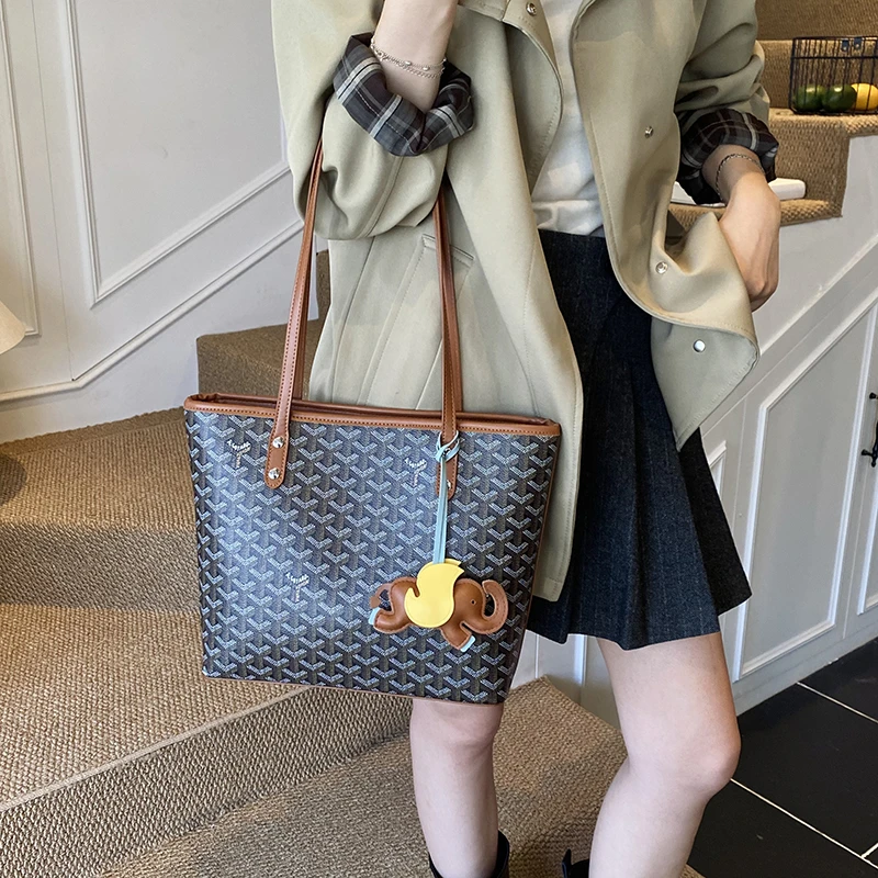 

Ladies Practical Bag Large Capacity Lightweight Perfect for Carrying Daily Necessities and Small Gifts