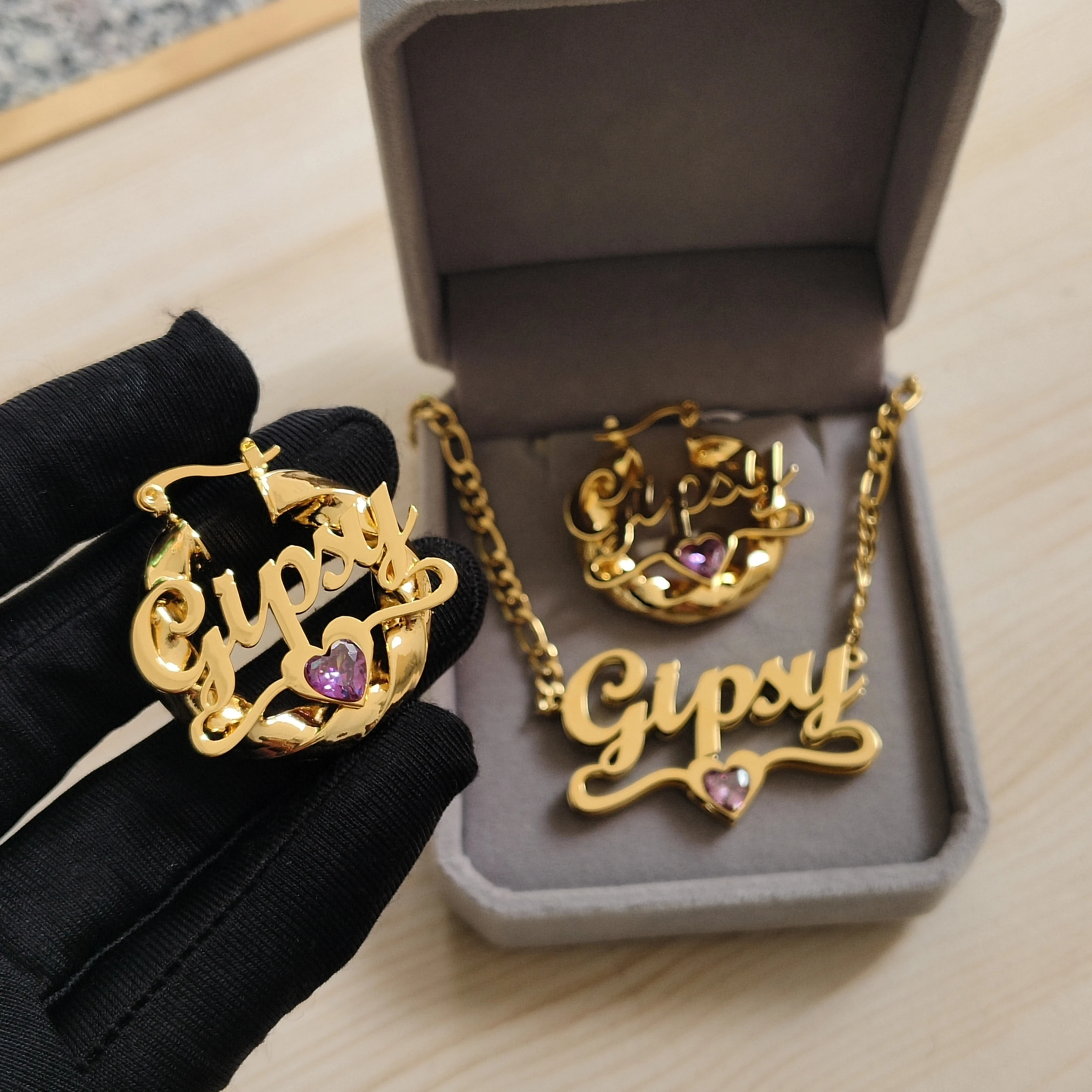 DHQH جديد بالجملة مخصص اسم عيد ميلاد حجر مجموعة شخصية ثلاثية الأبعاد قلادة أقراط هدية عيد ميلاد الشركة المصنعة المبيعات المباشرة #1