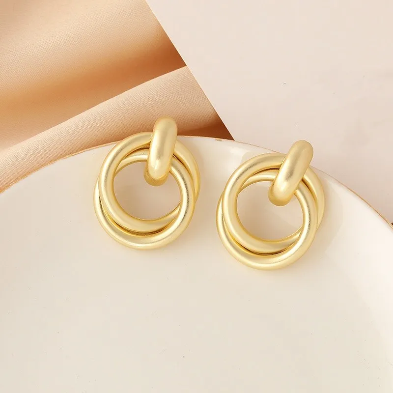 Retro Style Earrings Sold In Circular Shapes Fashionable New Styles Versatile Styles Exaggerated Geometric Earrings For Women\'s