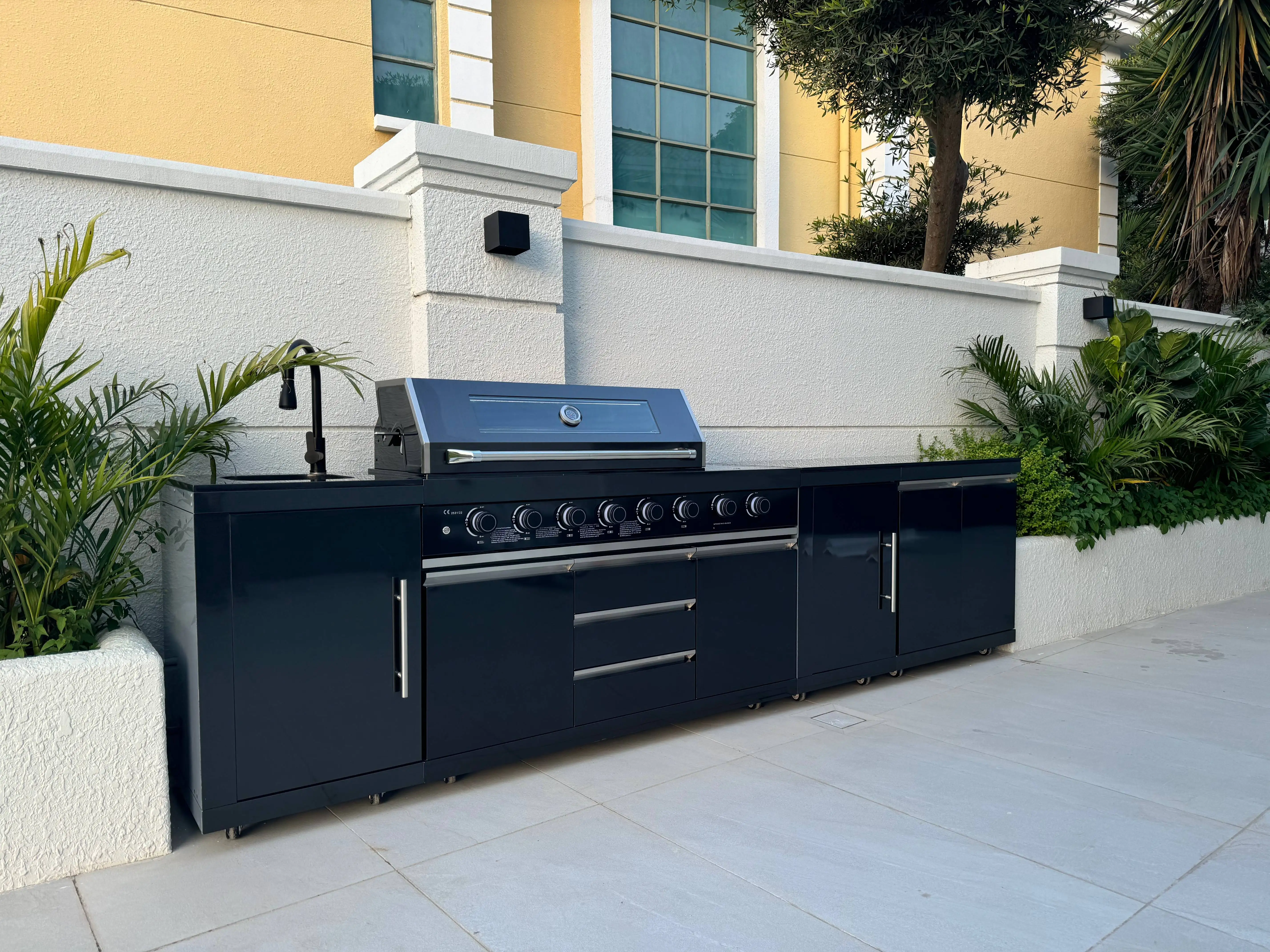 2025 Hot Selling Modular Black Stainless Steel Garden Kitchen BBQ Grill for Propane/Natural Gas with Sink Fridge & Storage