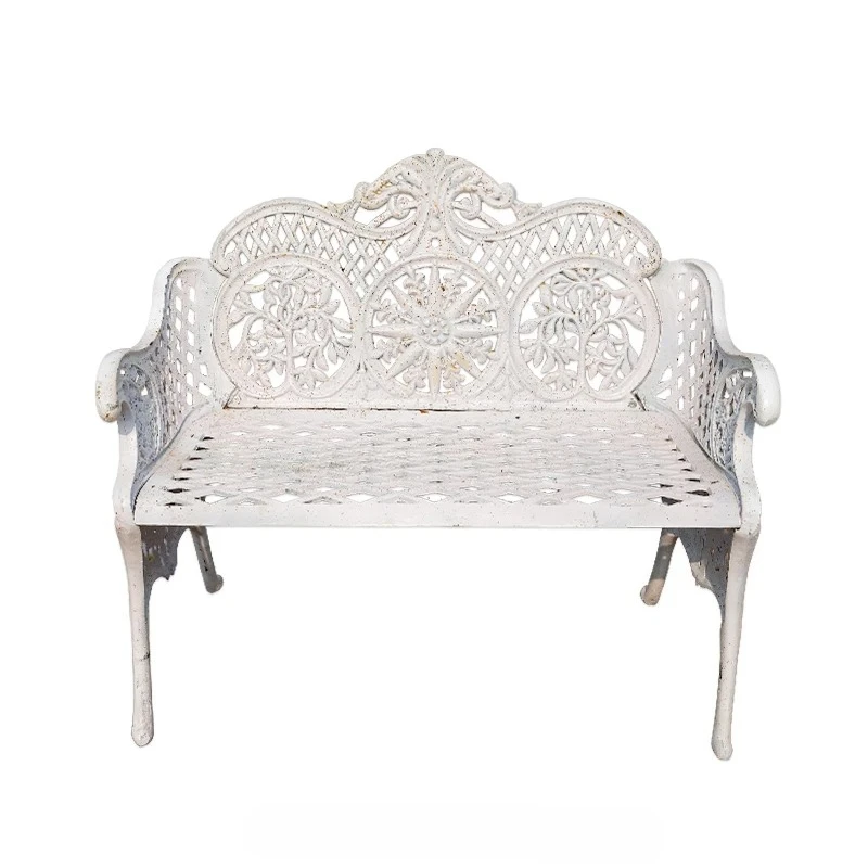 

Garden groceries, hollowed-out cast iron, sunflower trees, two-person chairs, double chairs