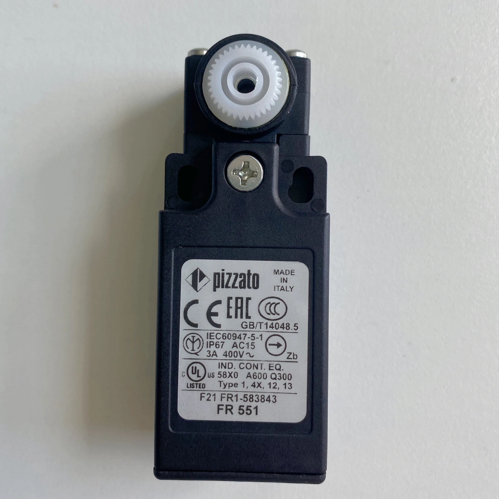 

New original Pizzato micro-switch FR 551