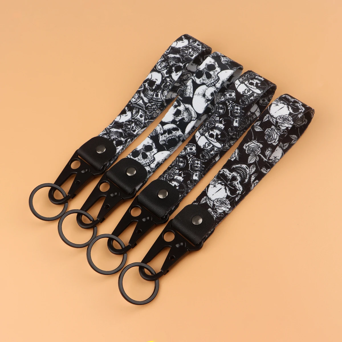 

1pcs Skull Eagle Beak Keychain Short Lanyard Car Keychain Used In Phone Rope Badge Holder USB Pendant Portable Accessories