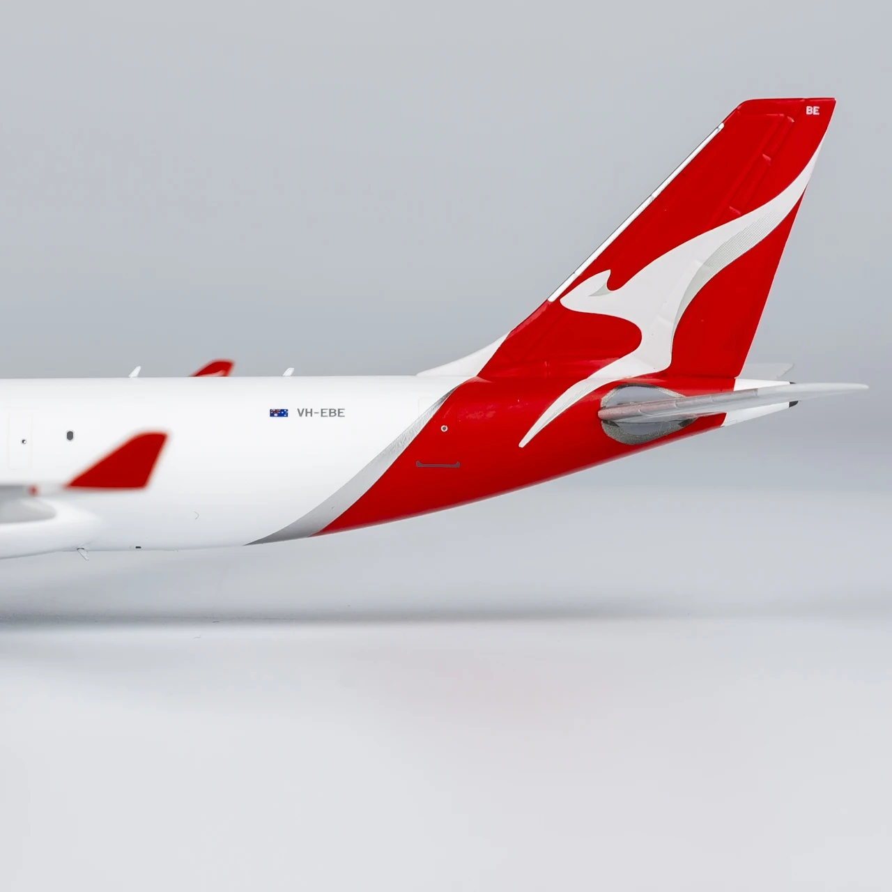 61091 Alloy Collectible Plane Gift NG Model 1:400 Qantas Freight Airbus A330-200 Diecast Aircraft Jet Model VH-EBE