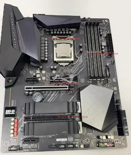 

Материнская плата Gigabyte Z490 AORI ELITE AC с небольшой гравировкой, поддерживает процессоры Intel 10/11 поколения, без антенны.