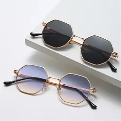Gafas de sol cuadradas Retro para hombre y mujer, anteojos de sol con montura pequeña, polígonos, de Metal Vintage, protección UV400
