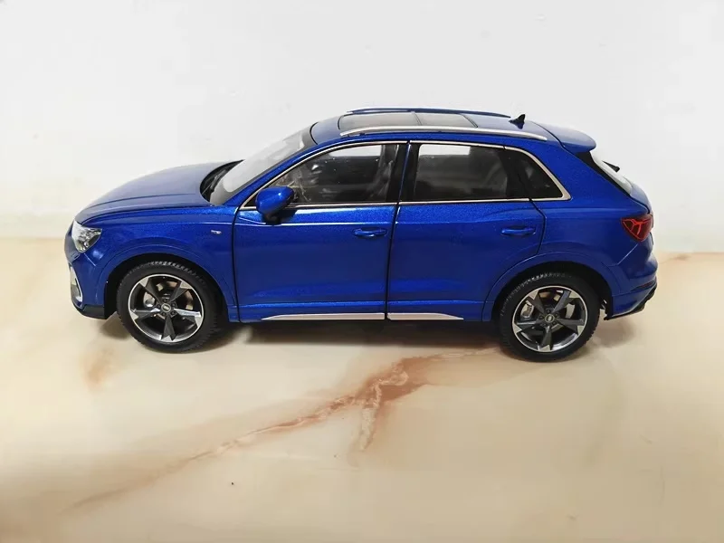 The Original Brand-New Audi Q3 Car Model 1:18 Scale 2019 Faw Audi Simulation Alloy Diecast Car Model In Stock Gift Surprise