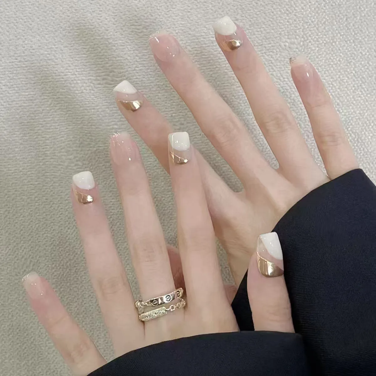 

24Pcs Short Square Head Nails Set Press on White Minimalist Full Cover False Nail Tips for Women Wearable Finished Fake Nail Art