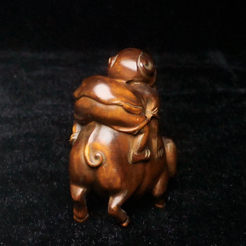 YIZHU CULTUER ART Size 5 × 4 cm Old Japanese boxwood hand carved lovely ride pig boy statue Netsuke Gift