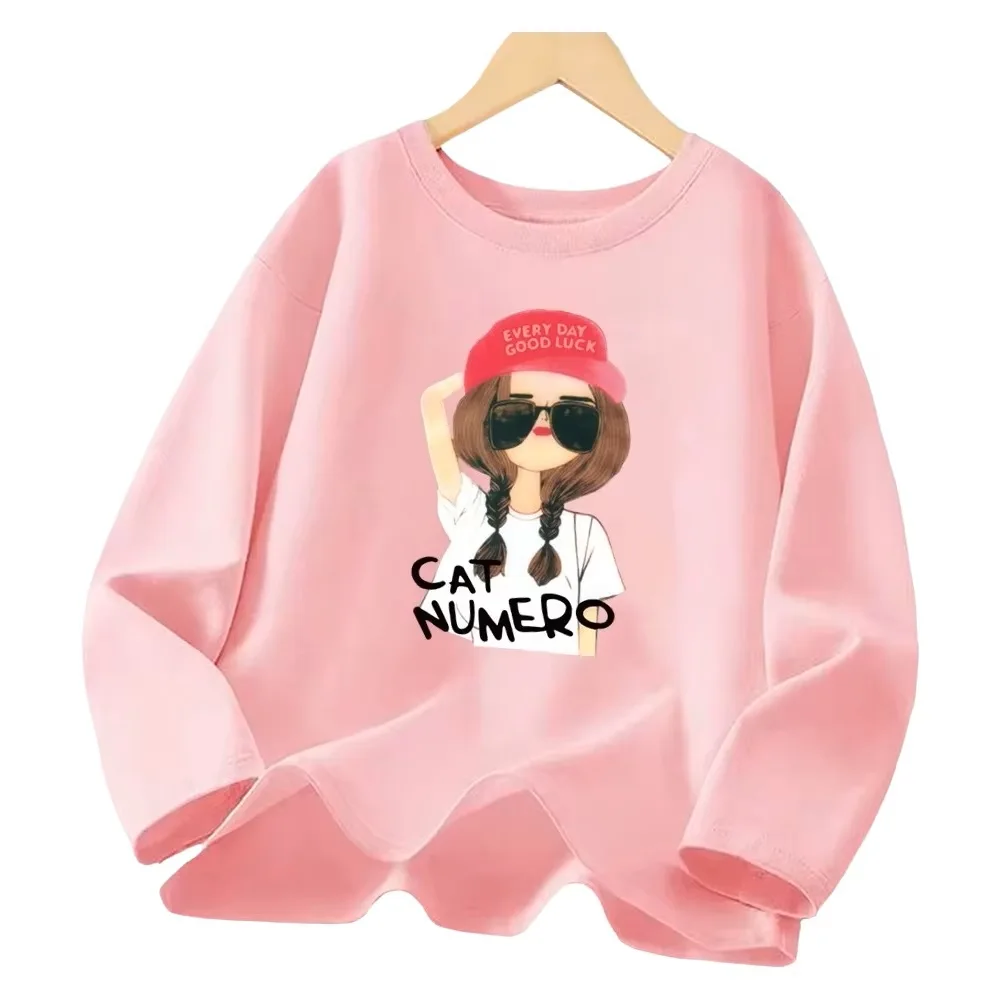 Langärmliges Baumwoll-Oberteil für Mädchen – cooles Mädchen mit roter Mütze, grafisches Design, modische Frühlings- und Herbstkleidung für Kinder von 3 bis 14 Jahren.