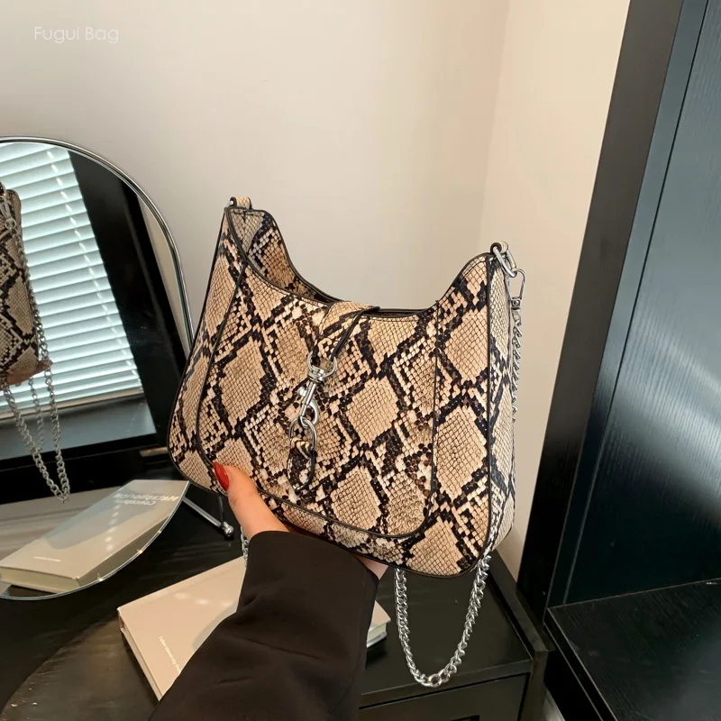 Women\'s Underarm Shoulder Bag Handheld Crossbody Bag 2024 New Snake Skin Pattern Urban Exquisite Fashion Personalized Chain