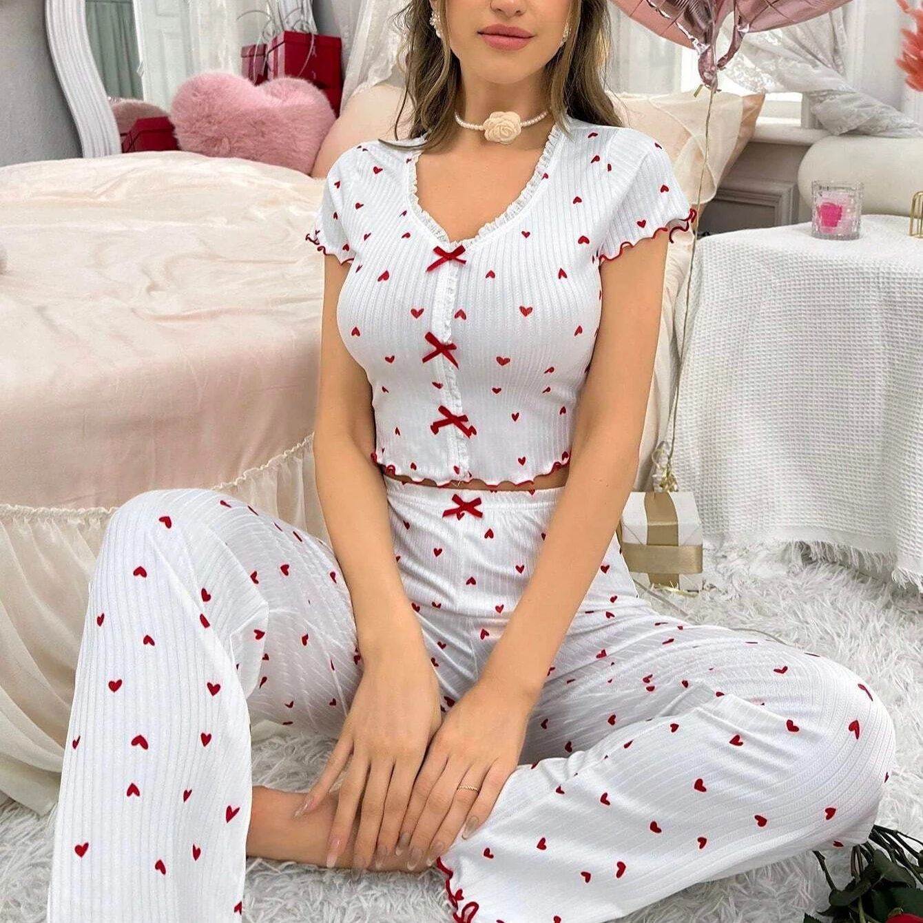 

Heart Print Pajama Set – V-Neck Short Sleeve Top & Long Pants, Cozy & Stylish for Casual Wear