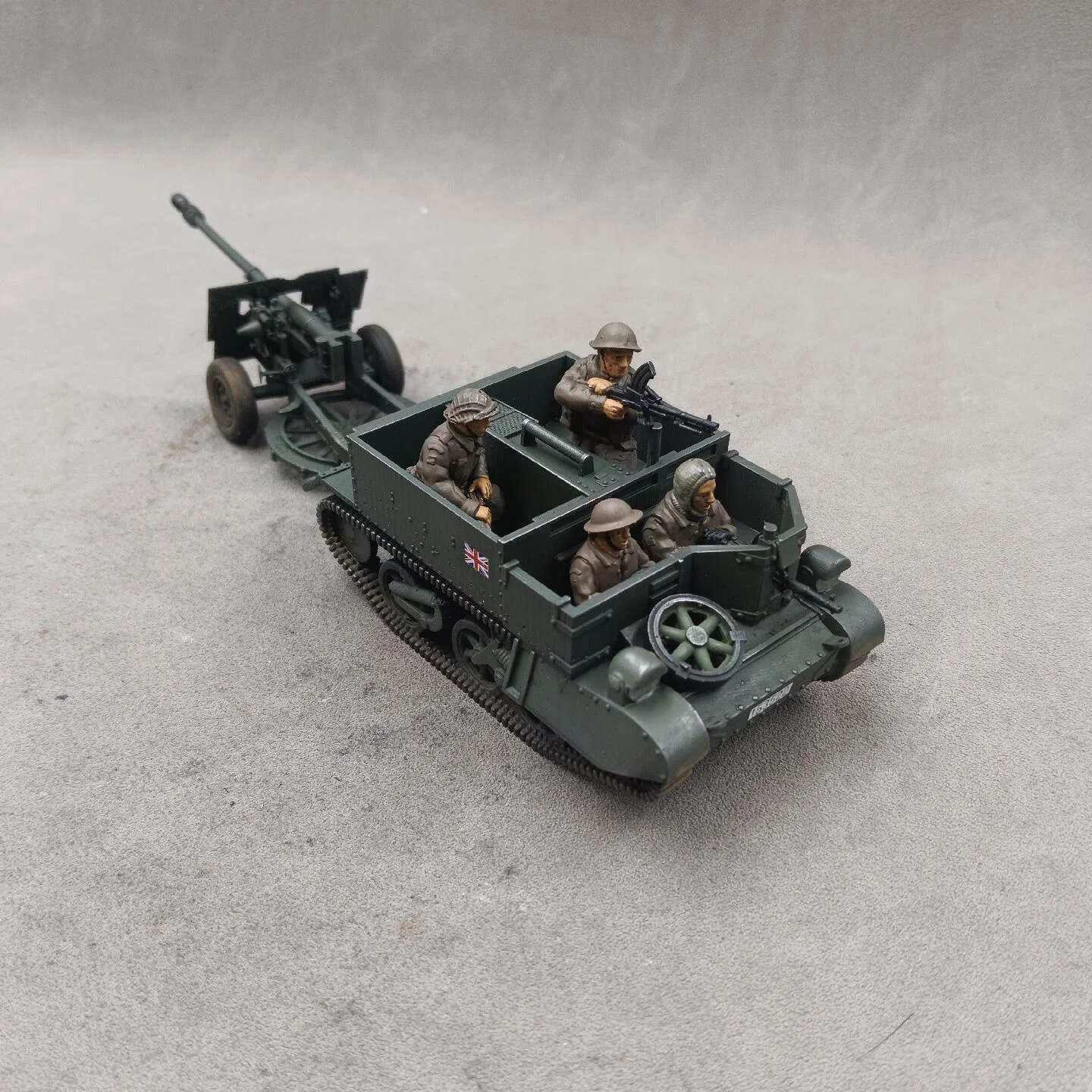1/35 British Bren Gun Carrier（Send cannons and soldiers）  , SLA printing hand-colored finished model decorative ornament