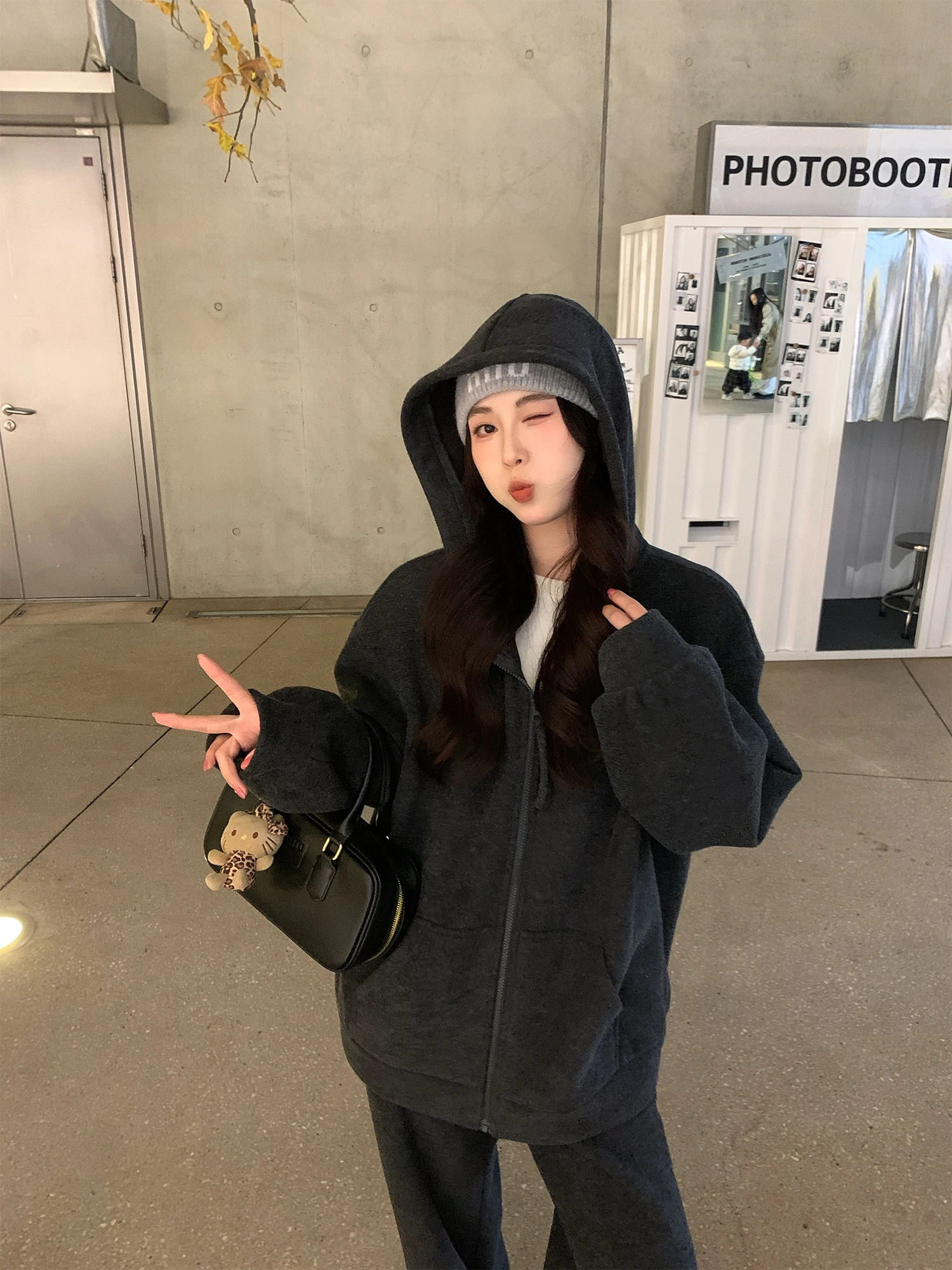 

Комплект NAZ: Зимний худи и брюки больших размеров, повседневный, свободный крой, с молнией, высокая талия, прямые штанины, модный дизайн.