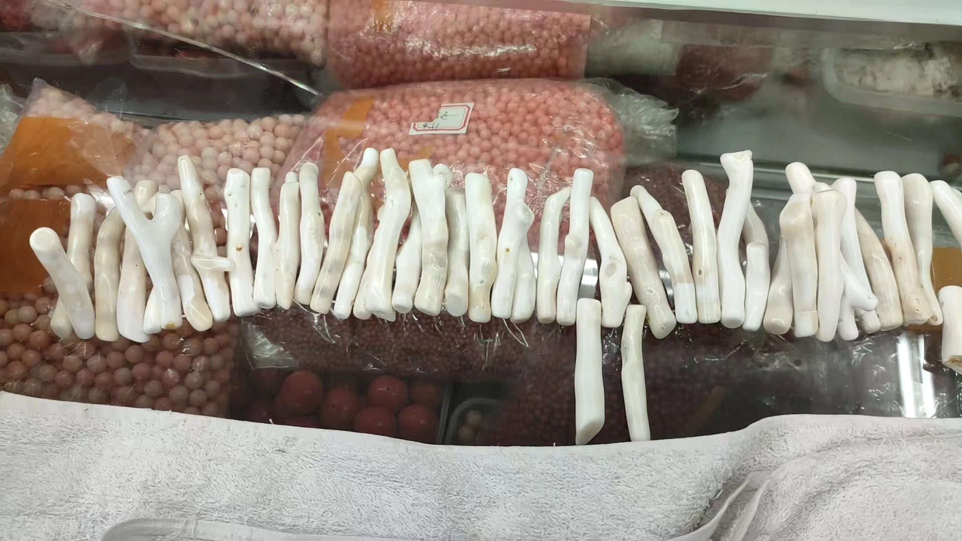 

Модное ожерелье Qingmos из натурального белого коралла для женщин, 50-70 мм, в форме ветки, из натурального коралла, ювелирное украшение, чокер 18 дюймов