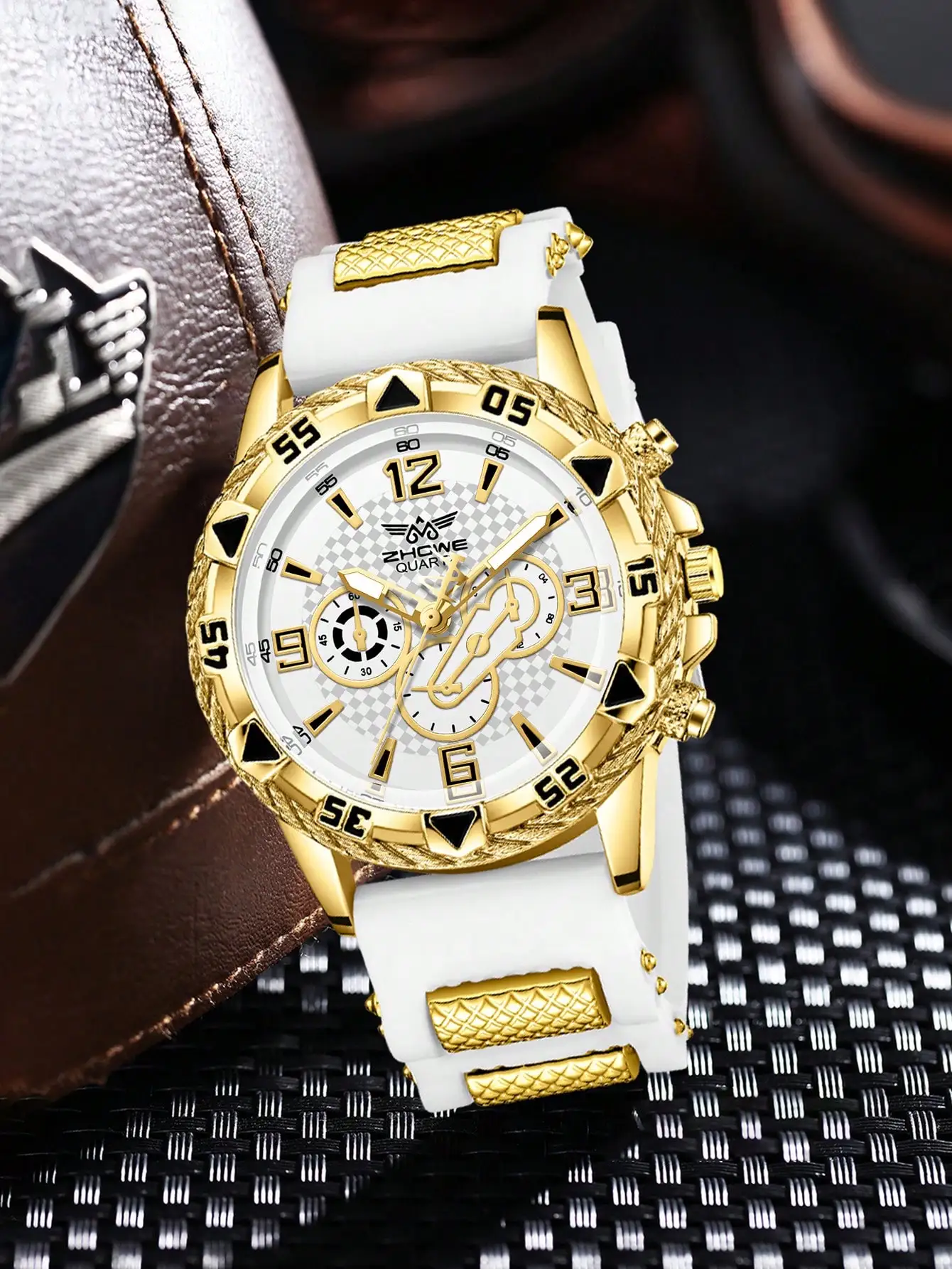 

Мужские часы-хронограф золотистого цвета с белым силиконовым ремешком, в повседневном спортивном стиле