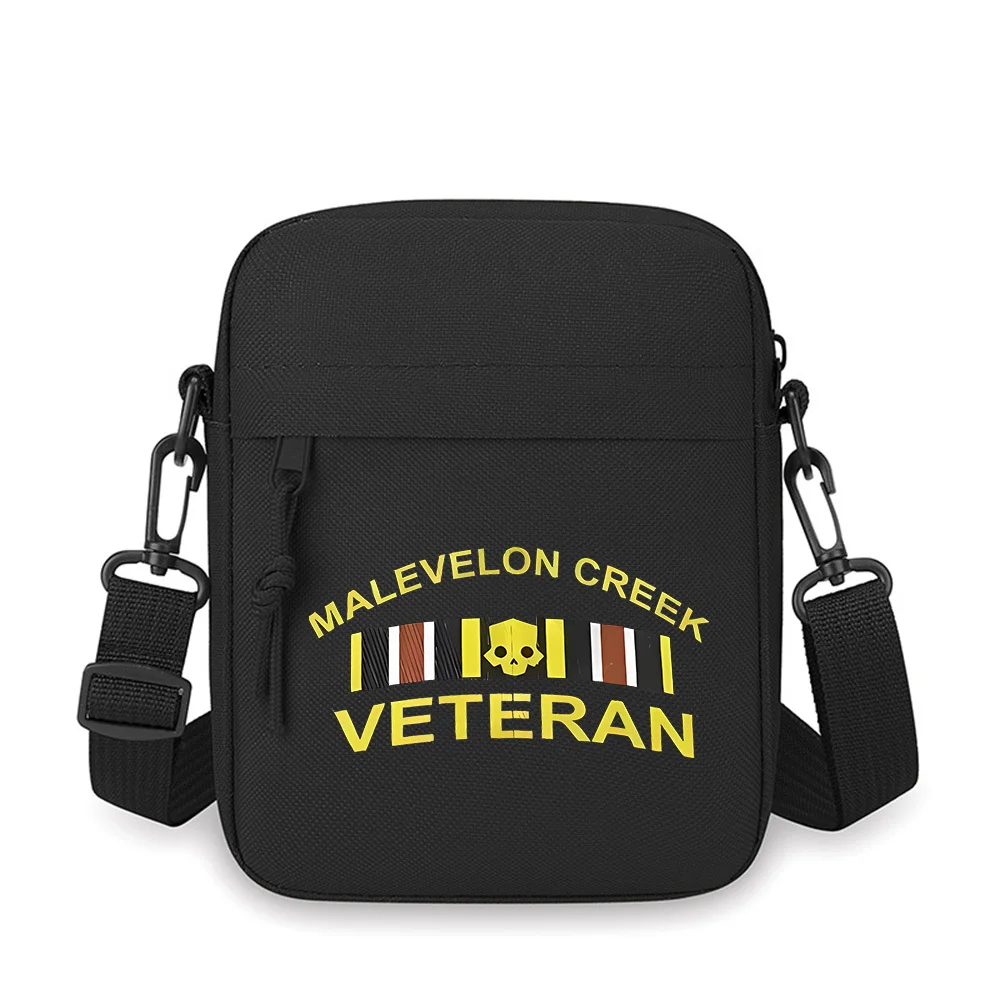 cracha-de-cranio-de-riacho-campo-preto-amarelo-veterano-masculino-crossbody-saco-de-ombro-unico-feminino-dos-desenhos-animados-anime-filme-impressao-design-unisex