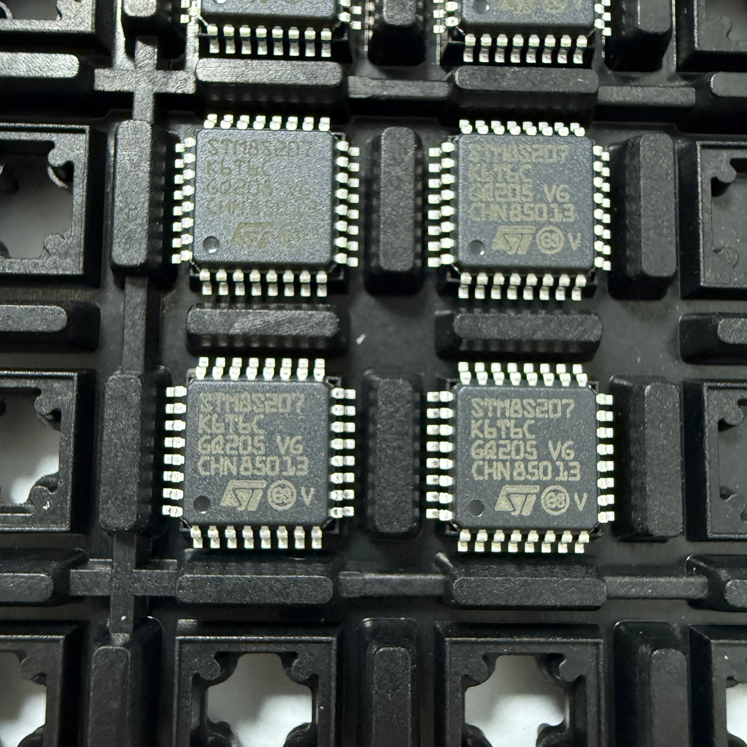 2PCS/LOT STM8S207K6T6C (Microcontroller Units)