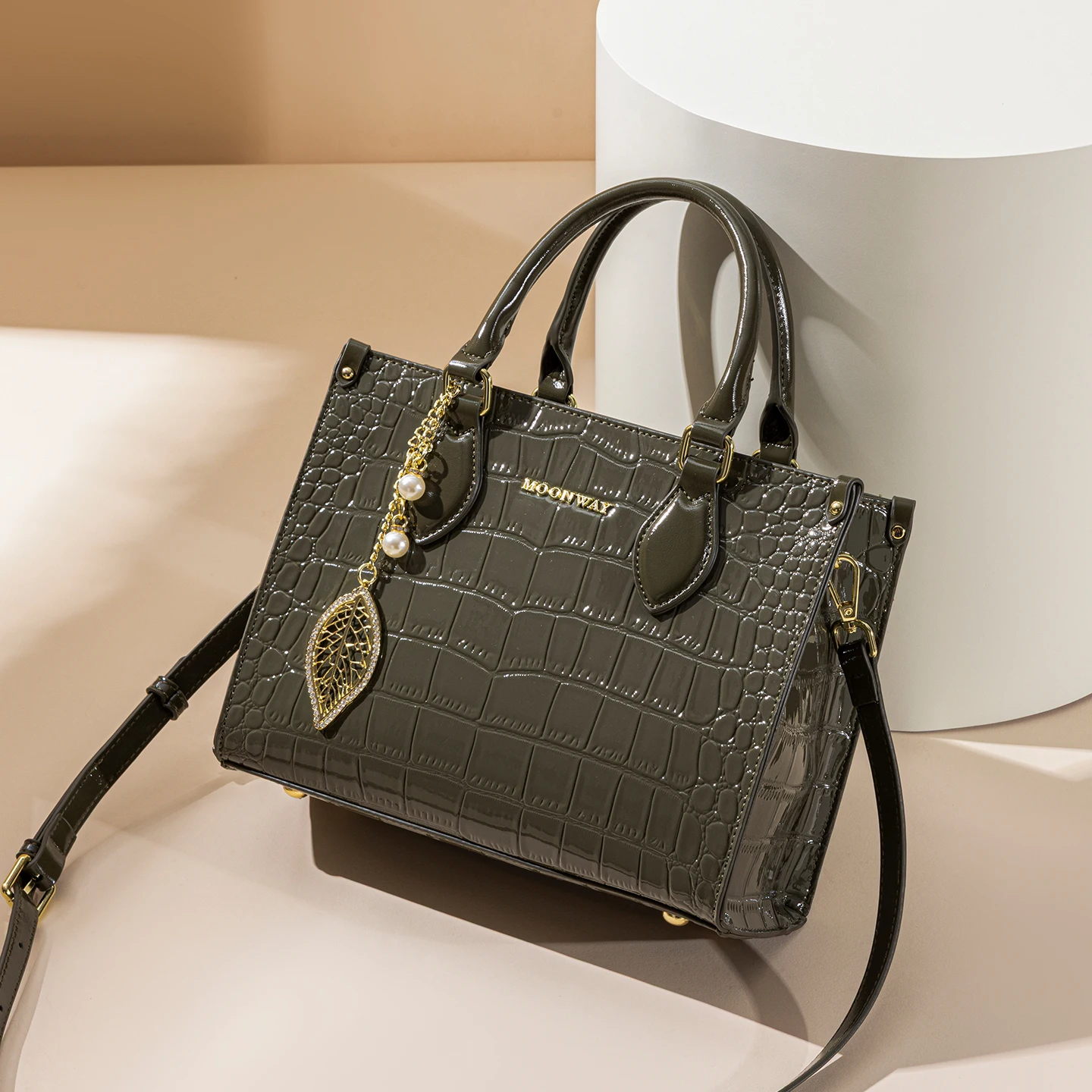 Women's Handbag Tote Bag, Glossy Crocodile Texture Square Tote Bag, with Leaf-Shaped Pearl Metal Pendant, Zippered Interior, Reinforced Handle with Detachable Adjustable Long Shoulder Strap, Can Be Carried as a Handbag