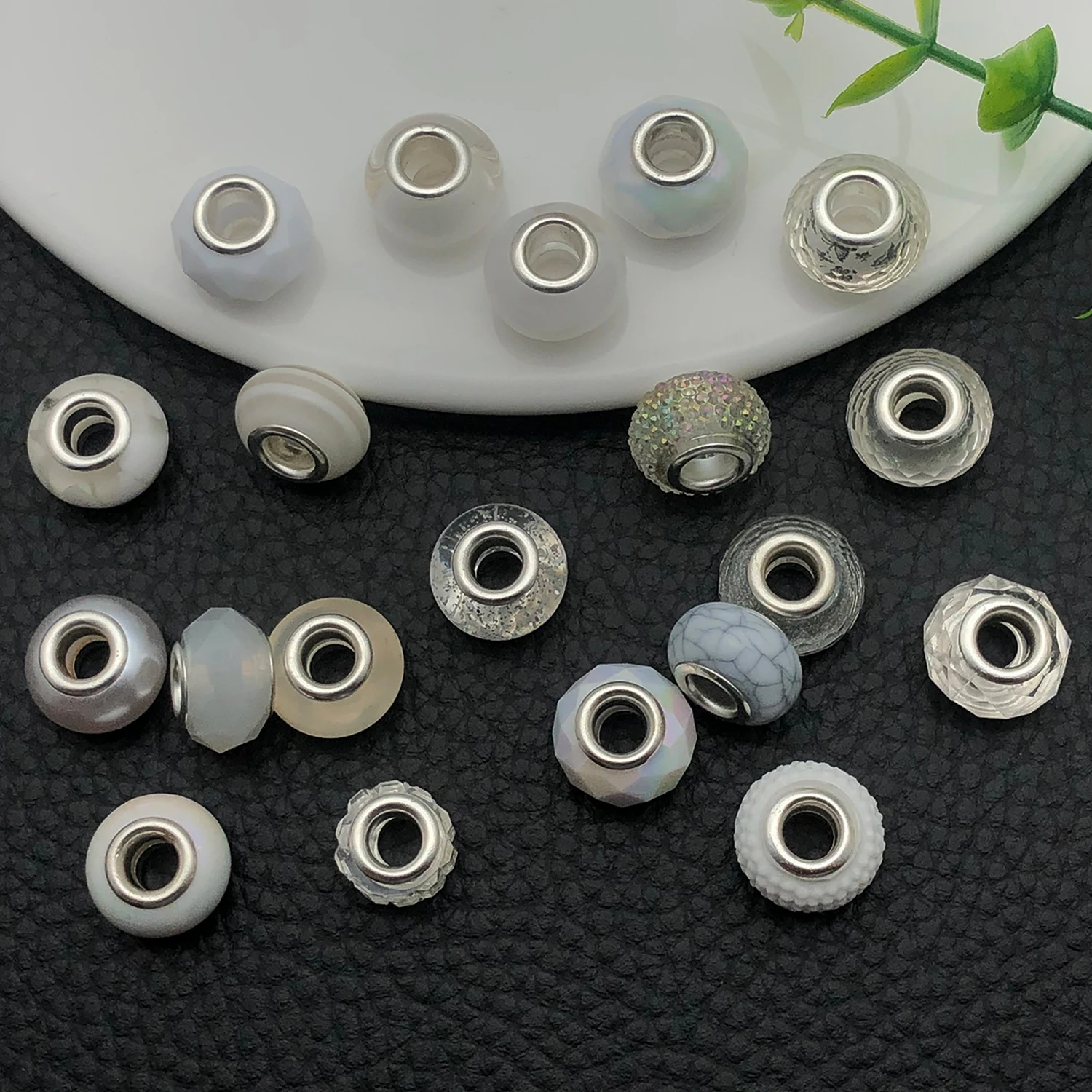 Juego de 20 piezas de cuentas de resina blanca con agujeros grandes, perfecto para joyería hecha a mano como collares, pulseras y pendientes"