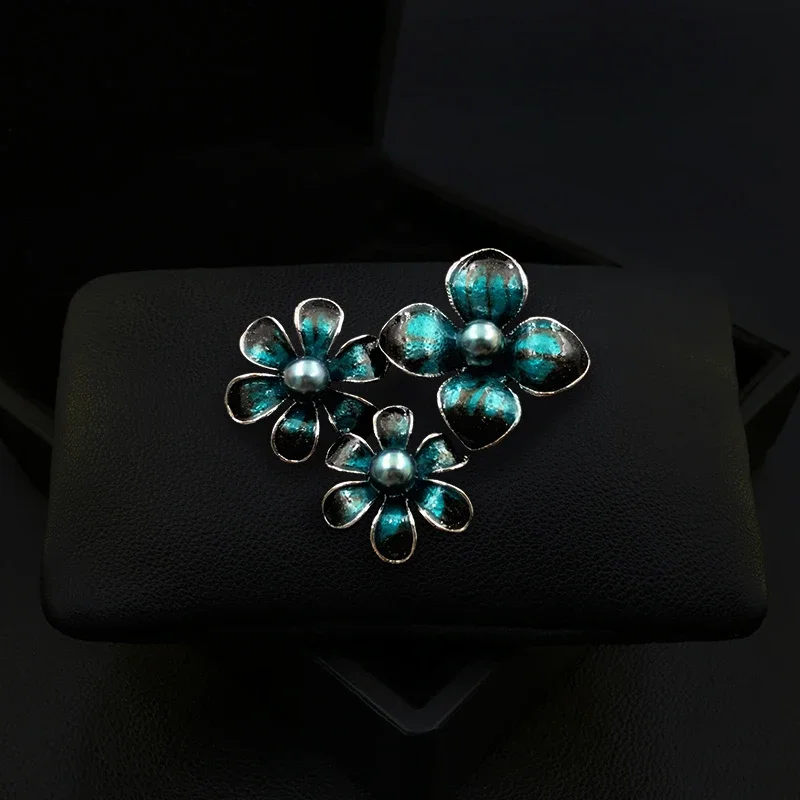 Retro Dark Blue Flower Brooch Fashion Suit Shirt Neckline Corsage Luxury Big Pin Clothes Accessory Women Pearl Jewelry Gift 1996
