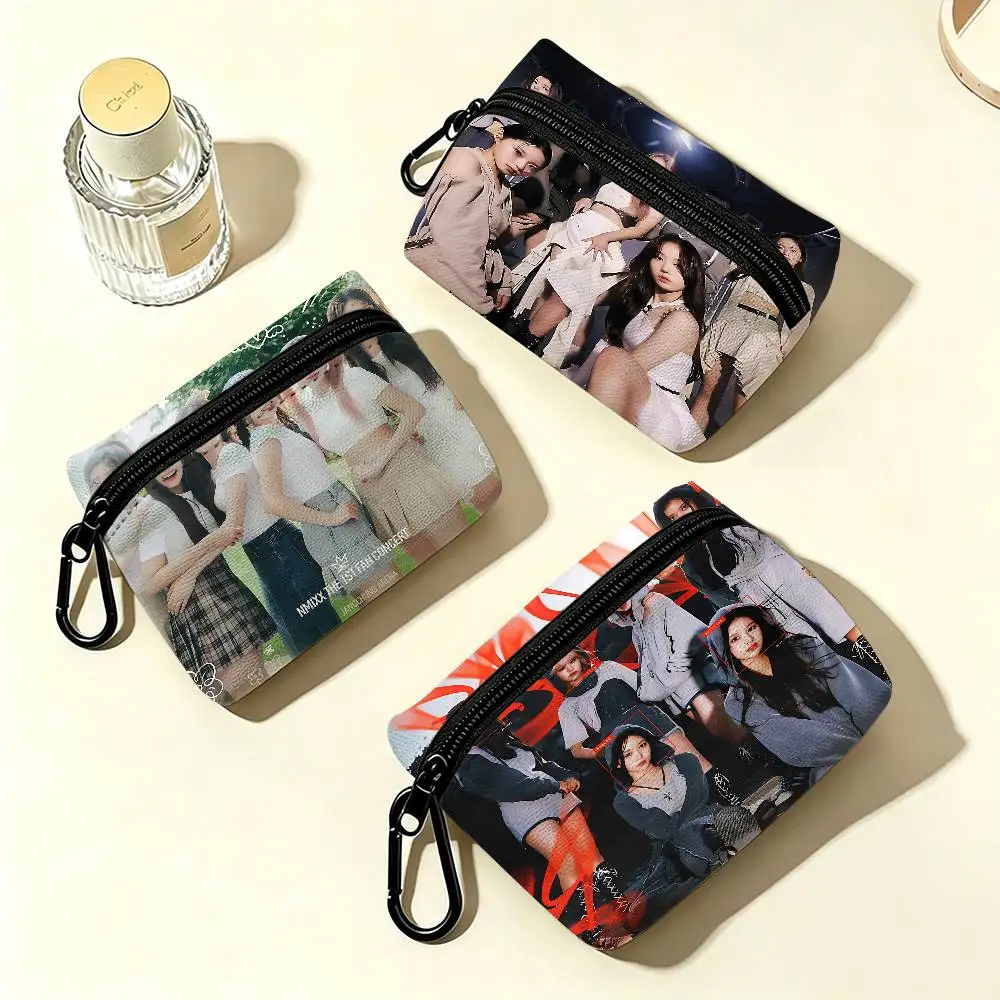 Music Group N-NMIXX Lightweight Oxford Fabric Coin Purse With Black Carabiner Hook Card Holder Earphone Storage Pouch