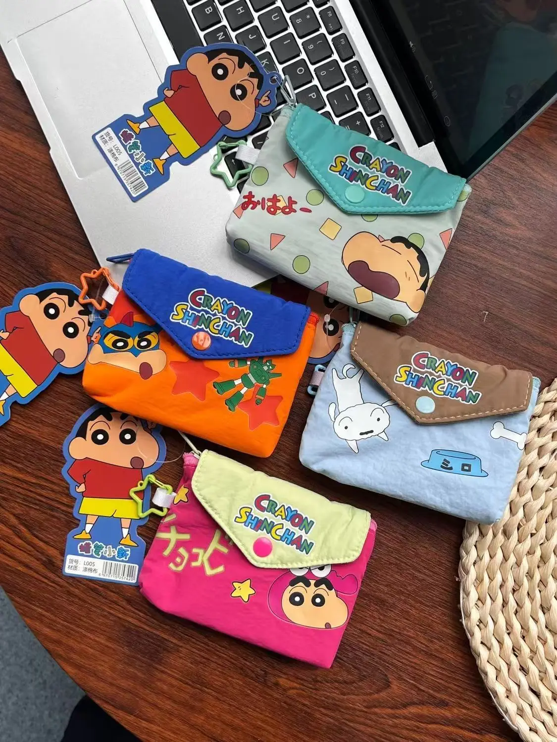 Cute Crayon Shin-chan creative cartoon small mini portable coin purse, perfect for students to store coins, keys, and cards