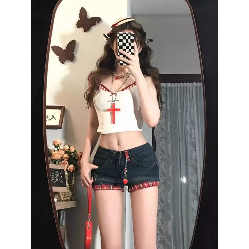 Y2k Splicing Contrasting Color Design Crimped Low-rise Denim Shorts Women 2026 New Slim-fitting Hip-wrapped Hot Pants